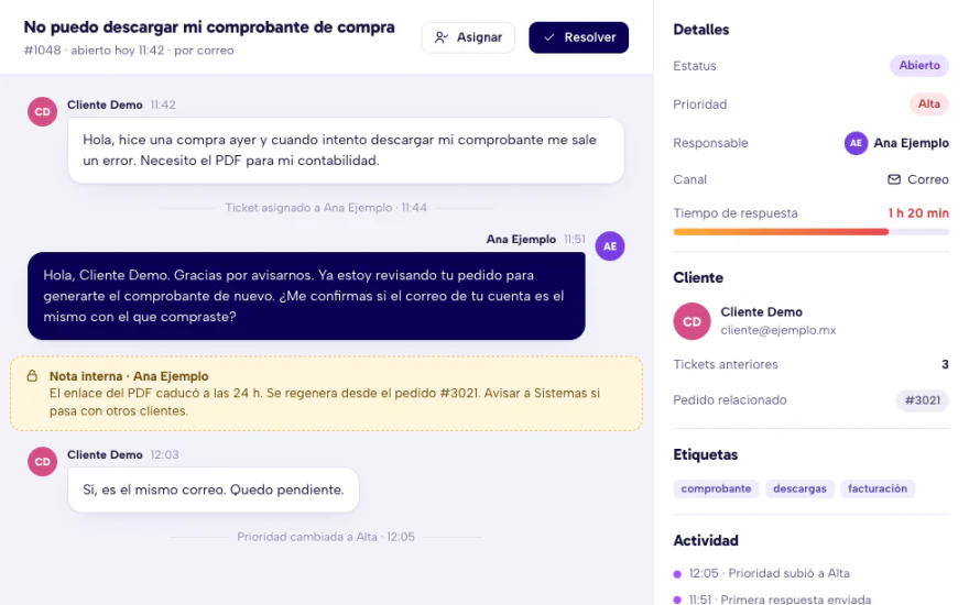 Ejemplo de mesa de ayuda: lista de tickets con prioridad y tiempo restante, conversación con el cliente, nota interna y detalles del ticket. Datos de muestra.